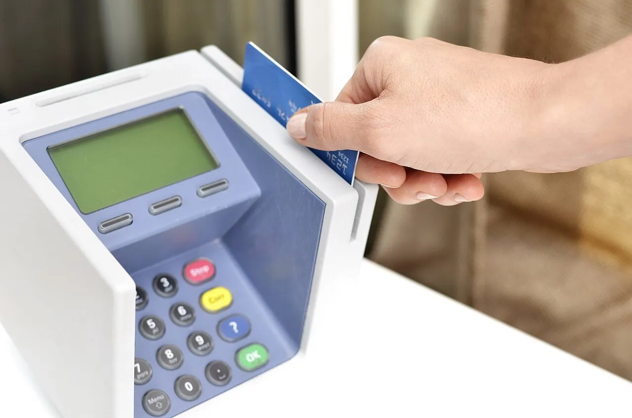 Virtual card payment for online banking safety